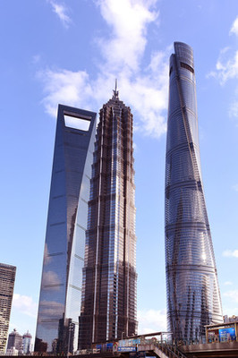 上海陸家嘴的三大高層建筑 現(xiàn)代都市的壯麗地標(biāo)